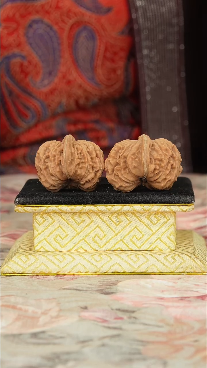 【闪购商品】文玩核桃把件一代楼异形