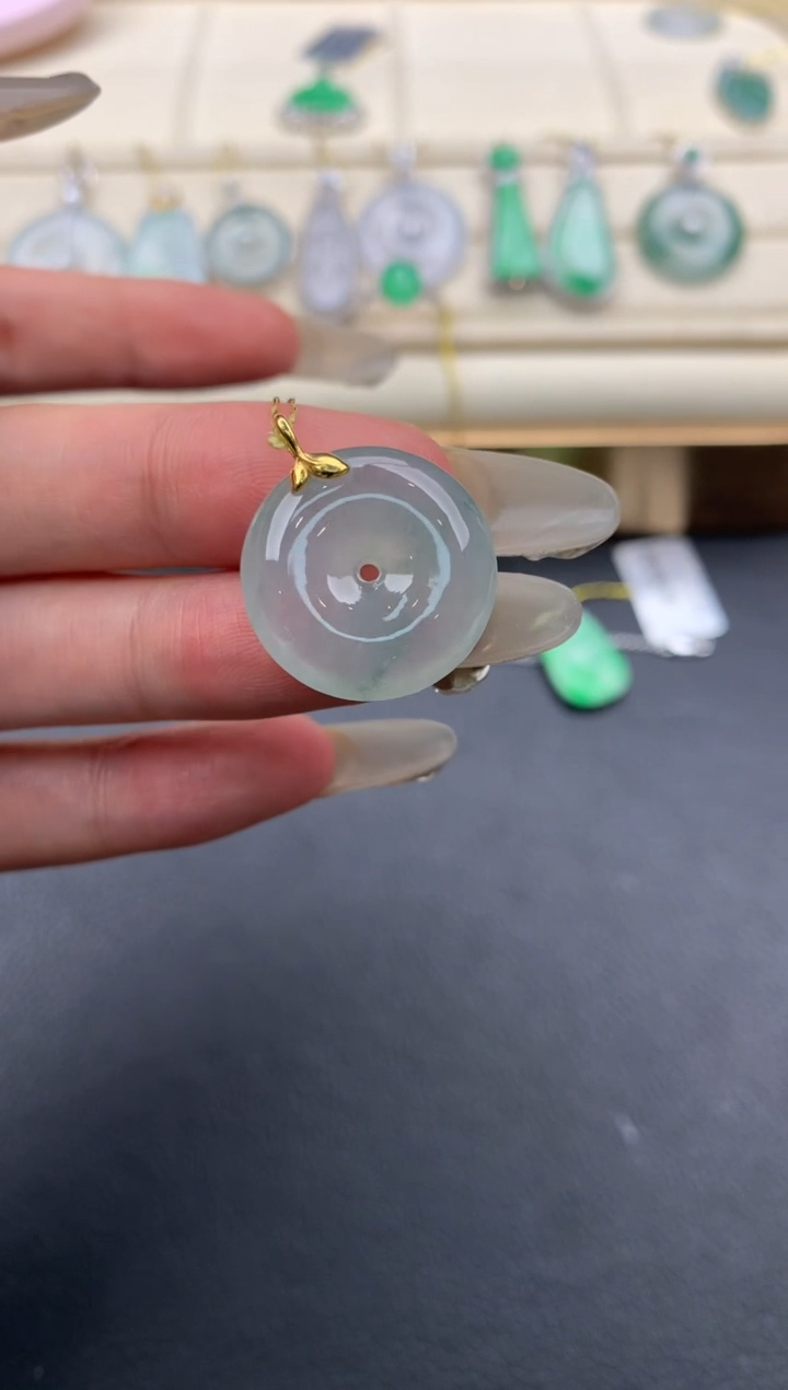 翡翠18K金镶嵌颈饰A251