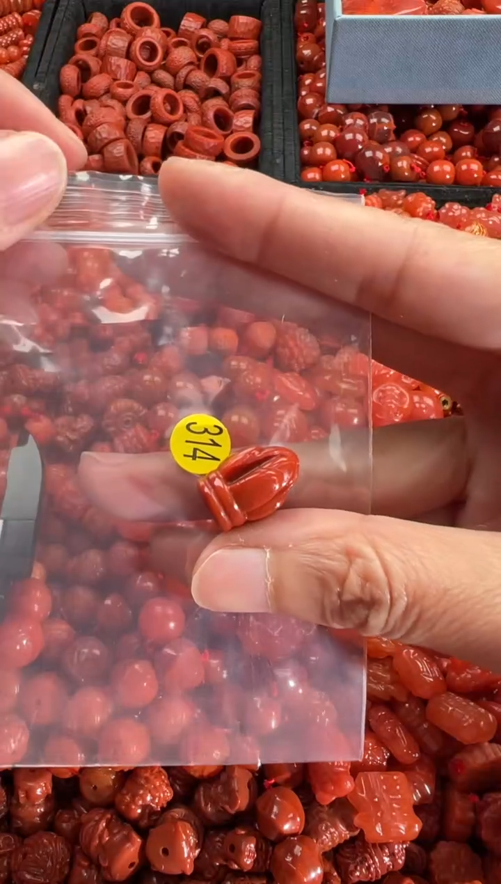 【闪购商品】南红玛瑙颈饰未镶嵌1