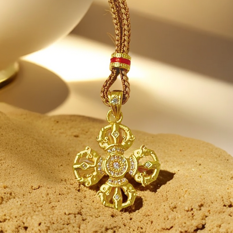 Y-6099   时尚四爪金刚杵吊坠 + 专柜礼盒