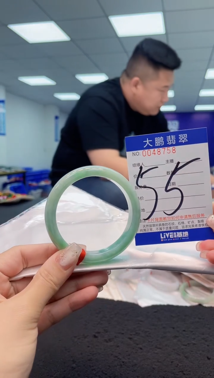 【闪购商品】翡翠手镯未镶嵌AAAAAAAAAA