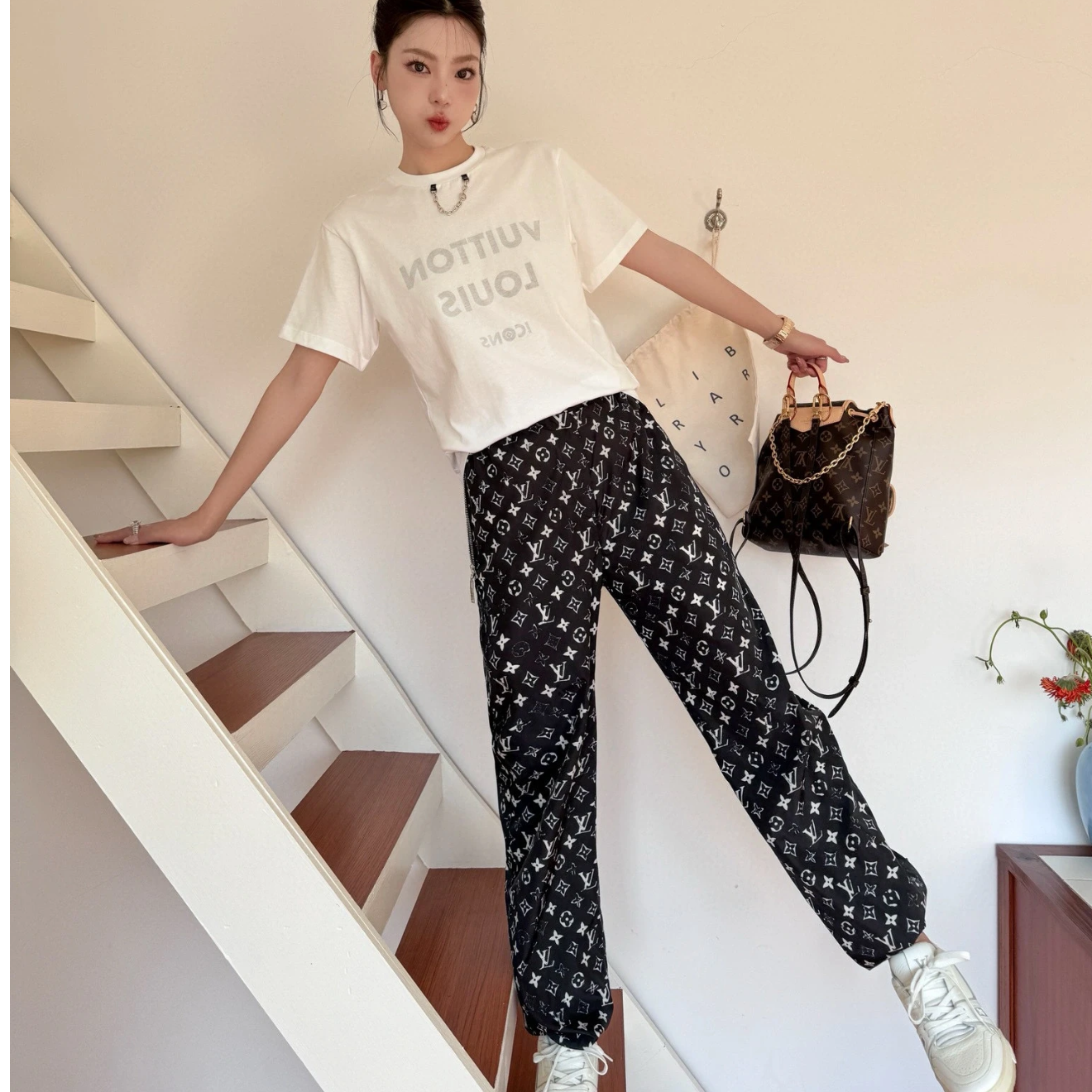 99新 LouisVuitton/路易威登  2507290/36码/老花满印运动长裤