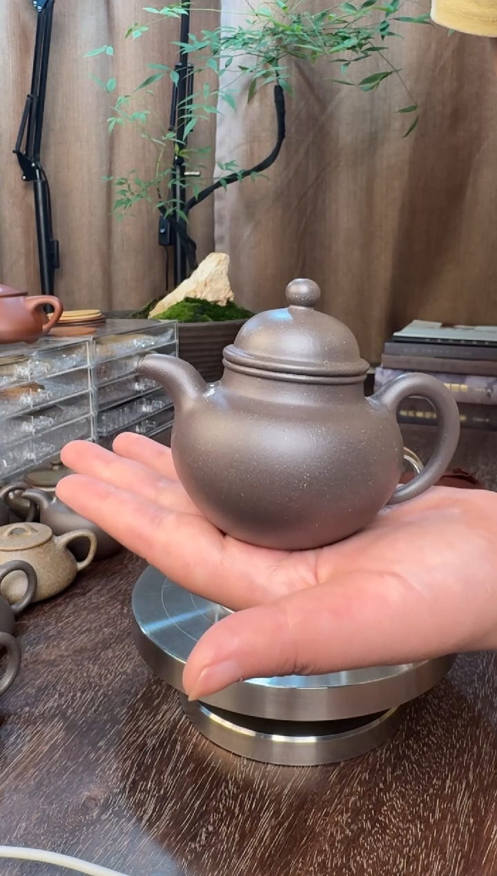 寿珍掇球-半手工制作（蠡墅天青泥）“微瑕慎拍，壶把歪165CC