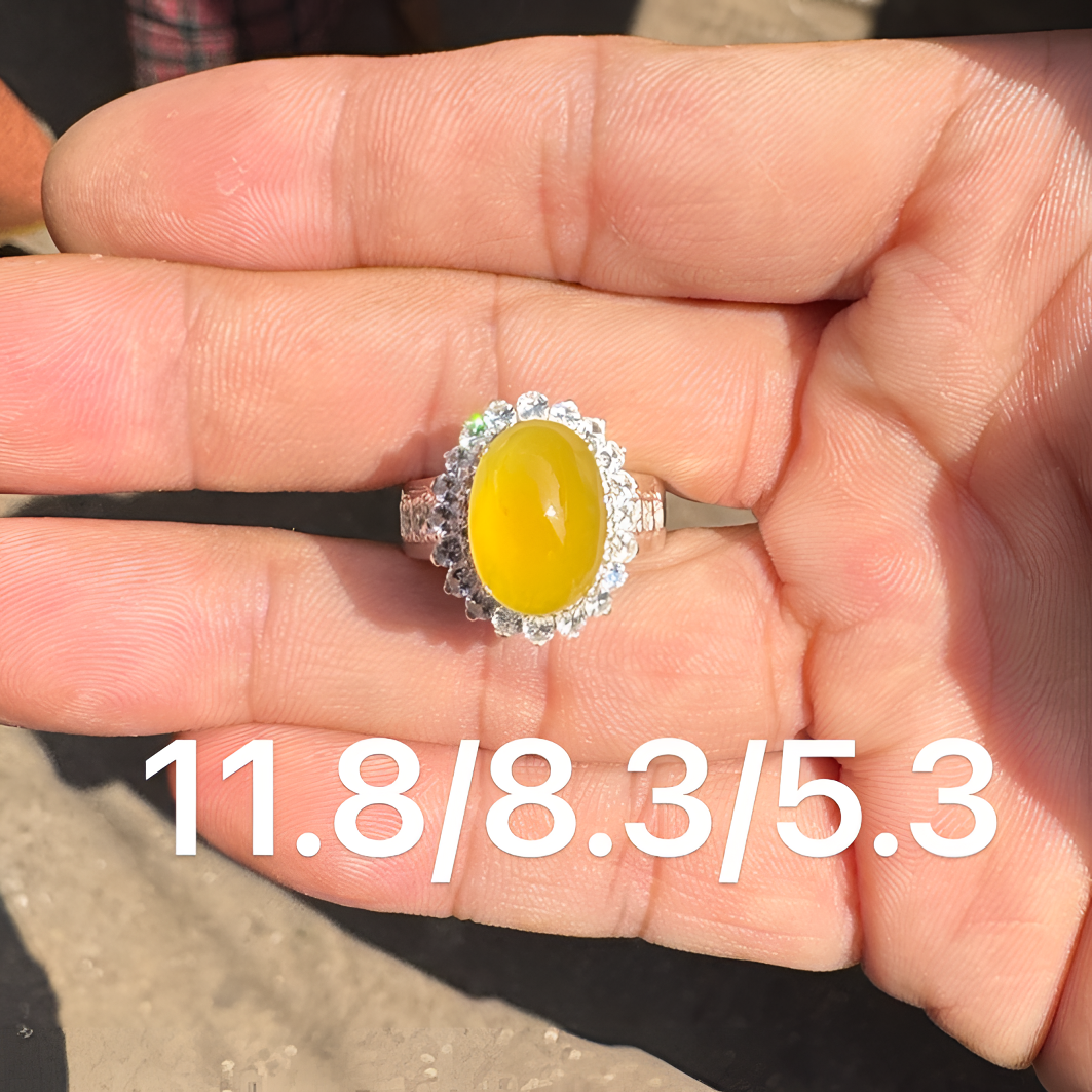 1109(小哪吒在源头)冰种翡翠柠檬黄戒面干净肉细饱满荧光足M100