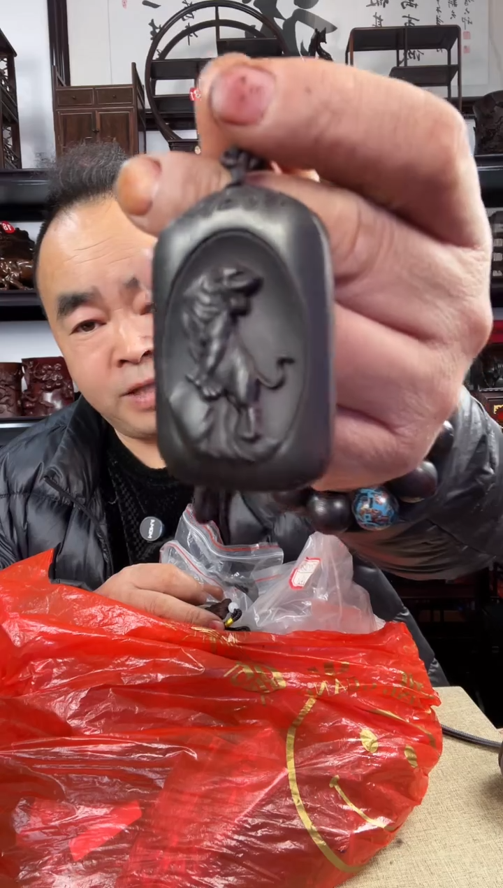 木老李红木工艺品107瑕疵