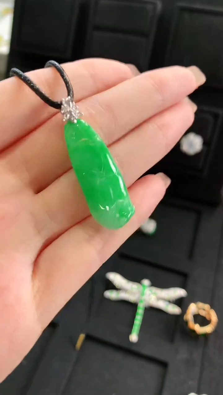【闪购商品】翡翠吊坠(不含链)18K金镶嵌吊坠