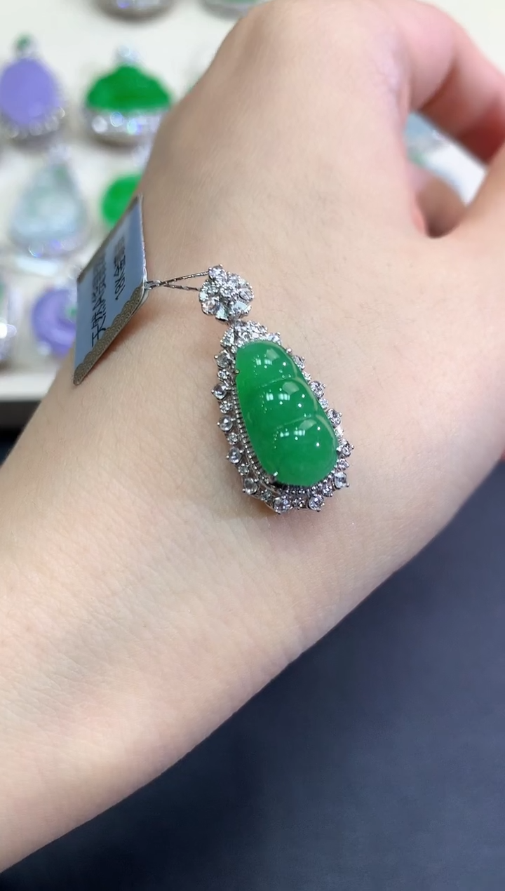 【闪购商品】翡翠18K金镶嵌颈饰C1   