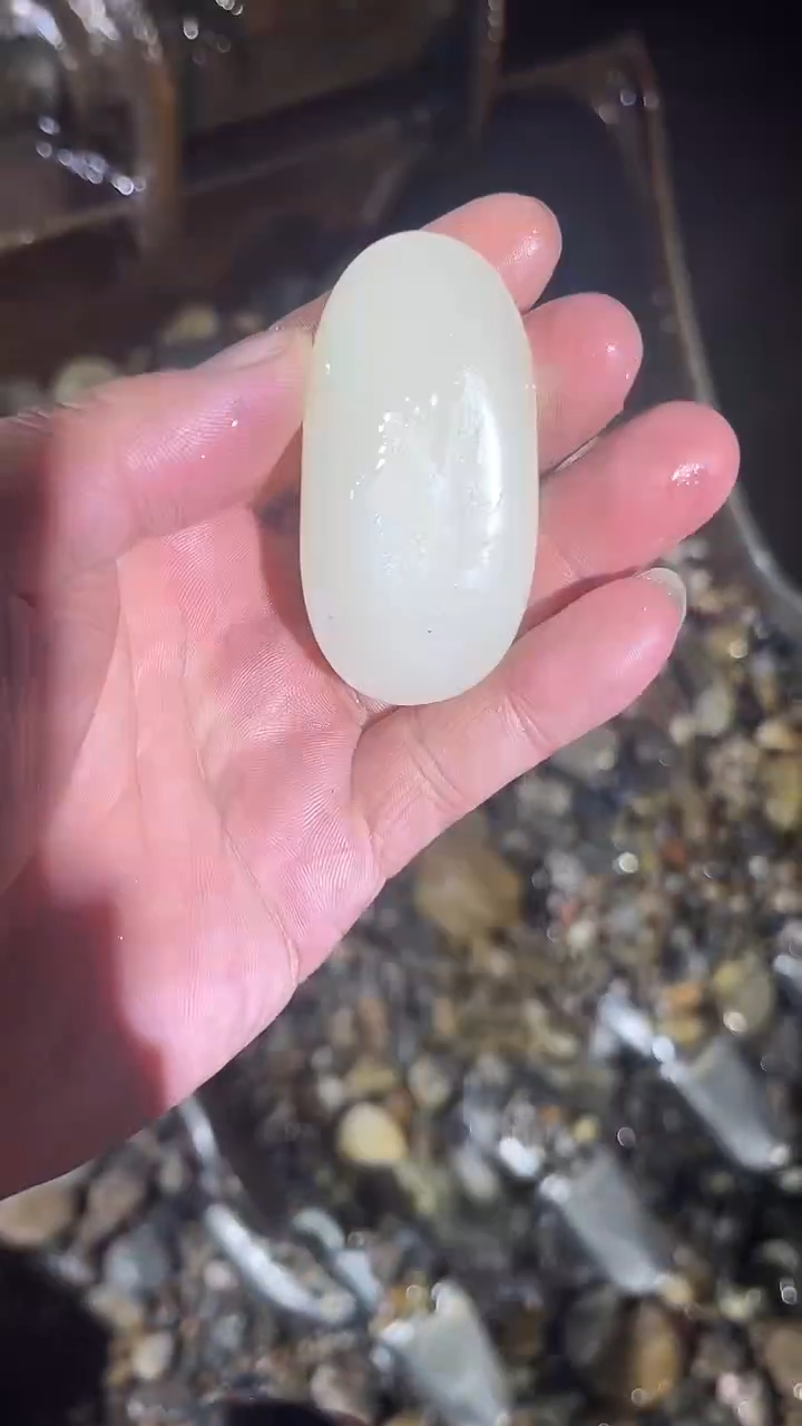 颈饰未镶嵌和田玉（糖玉）1