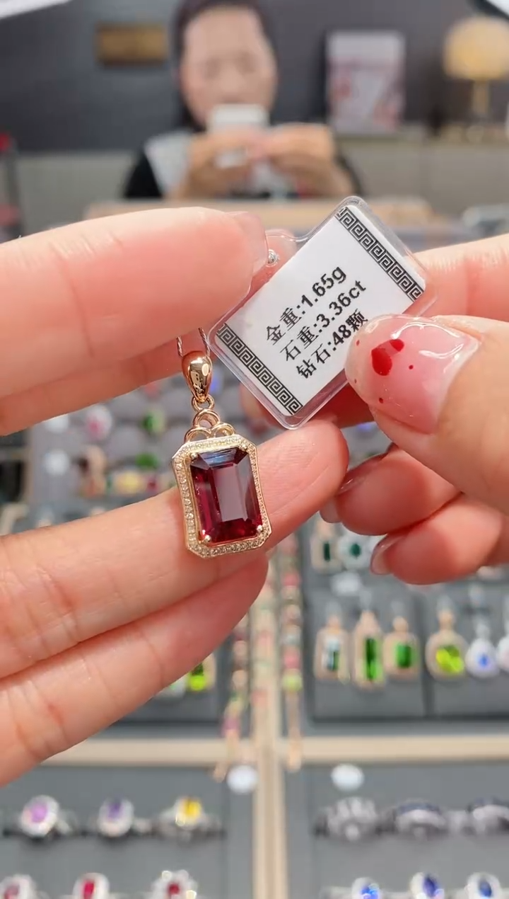 【闪购商品】碧玺颈饰18K金镶嵌3.36  