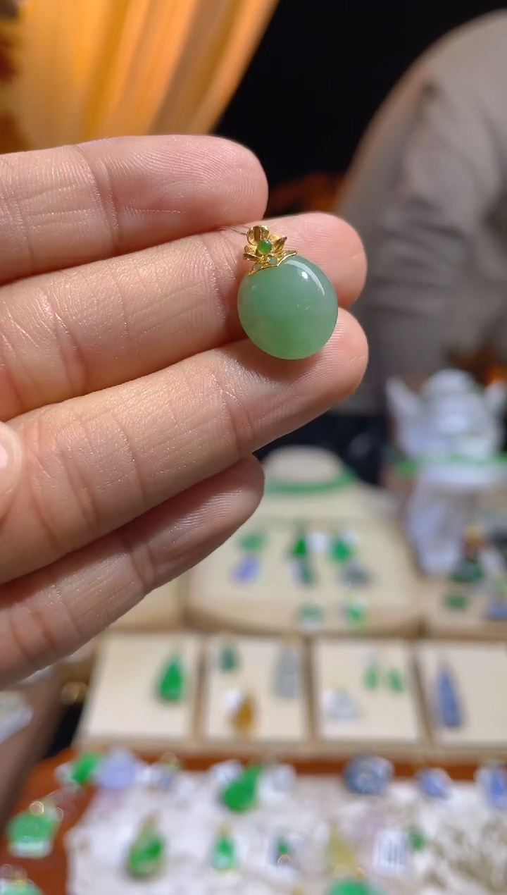 【闪购商品】翡翠颈饰18K金镶嵌假一赔三