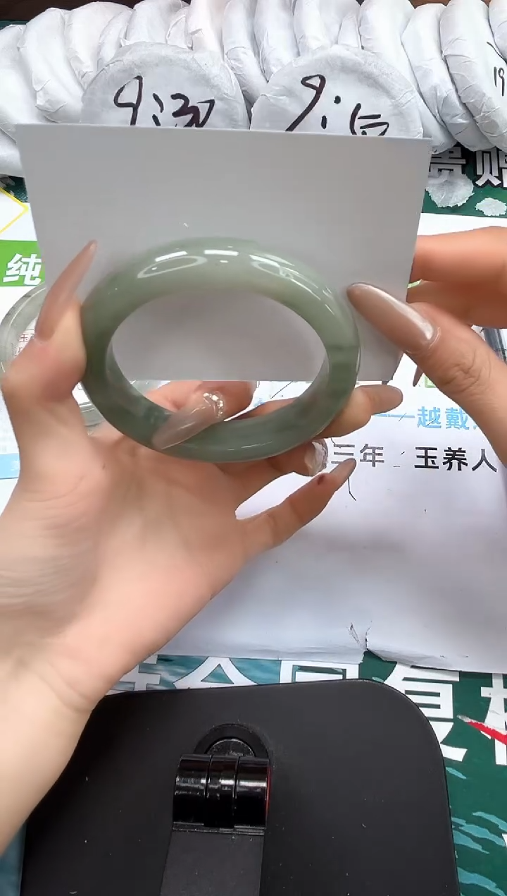 【闪购商品】石英质玉手镯未镶嵌k225-56