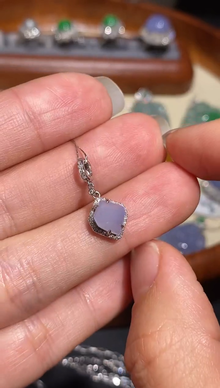 【闪购商品】翡翠吊坠(不含链)18K金镶嵌吊坠