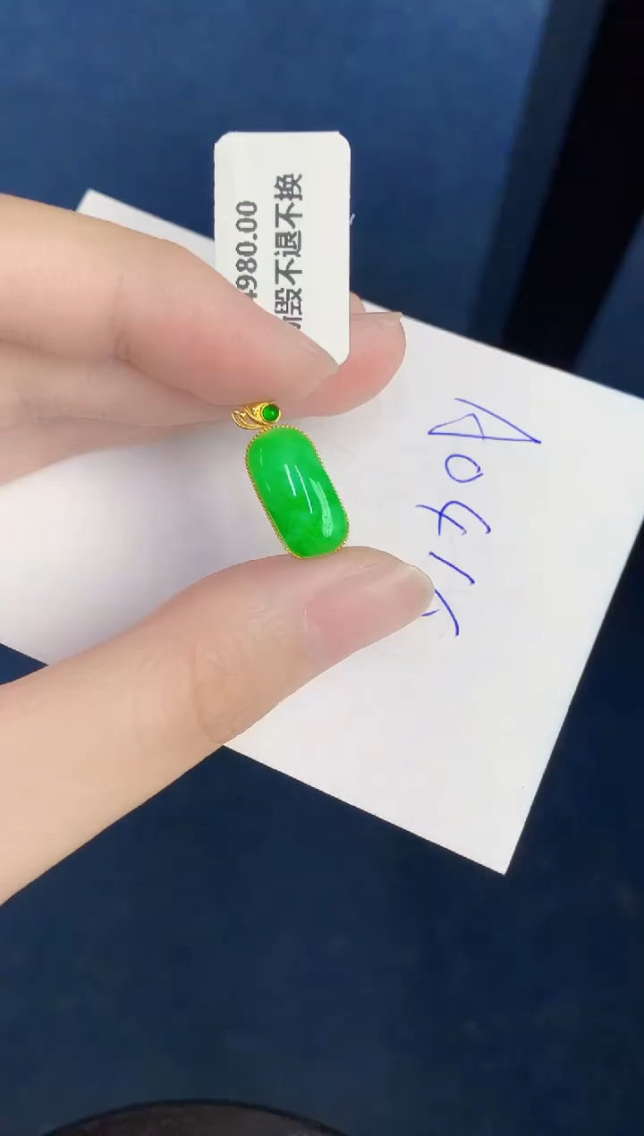 翡翠18K金镶嵌颈饰0000000000