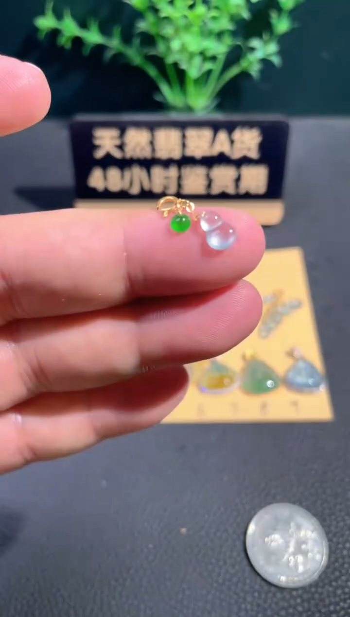 颈饰18K金镶嵌翡翠翡翠