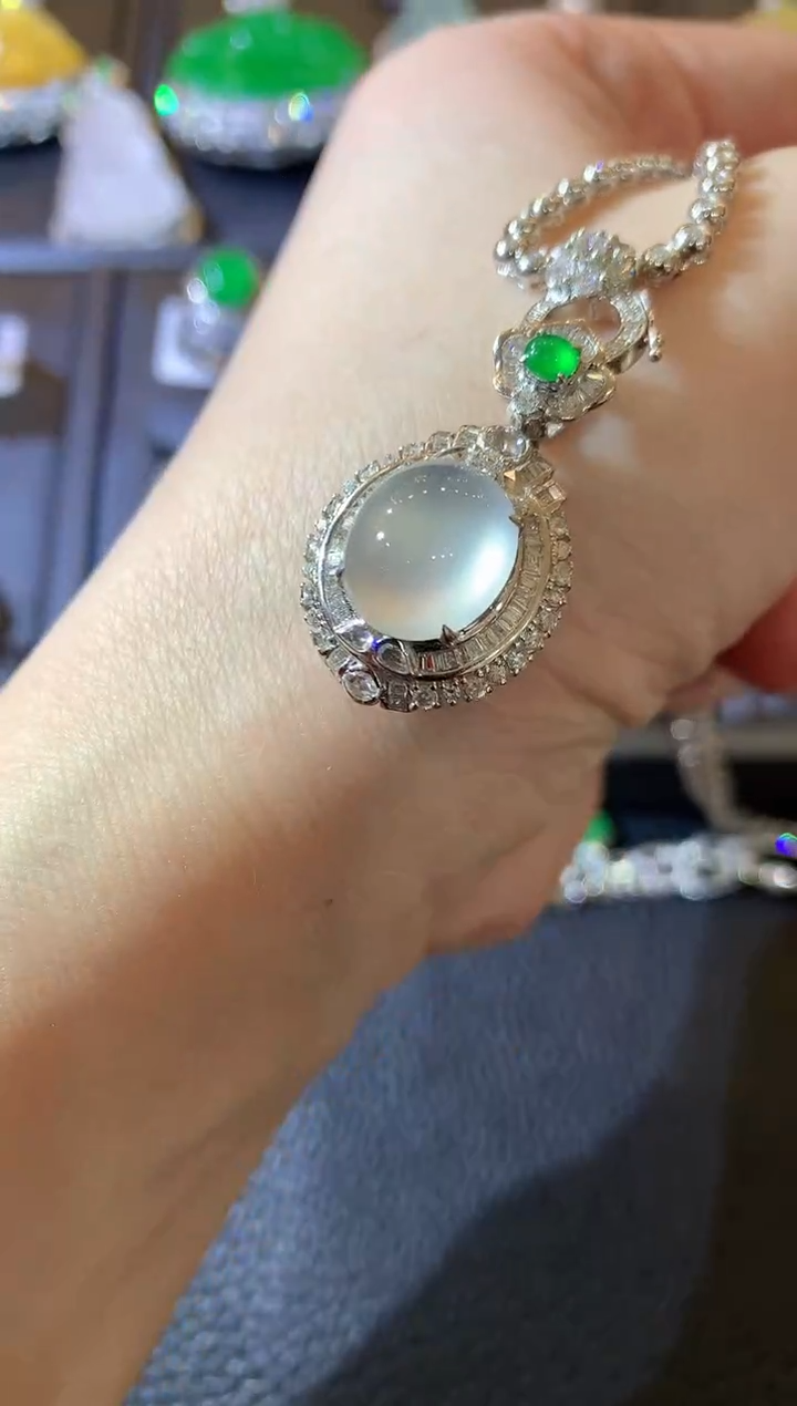 【闪购商品】翡翠吊坠(不含链)18K金镶嵌A80   多样性发货一件