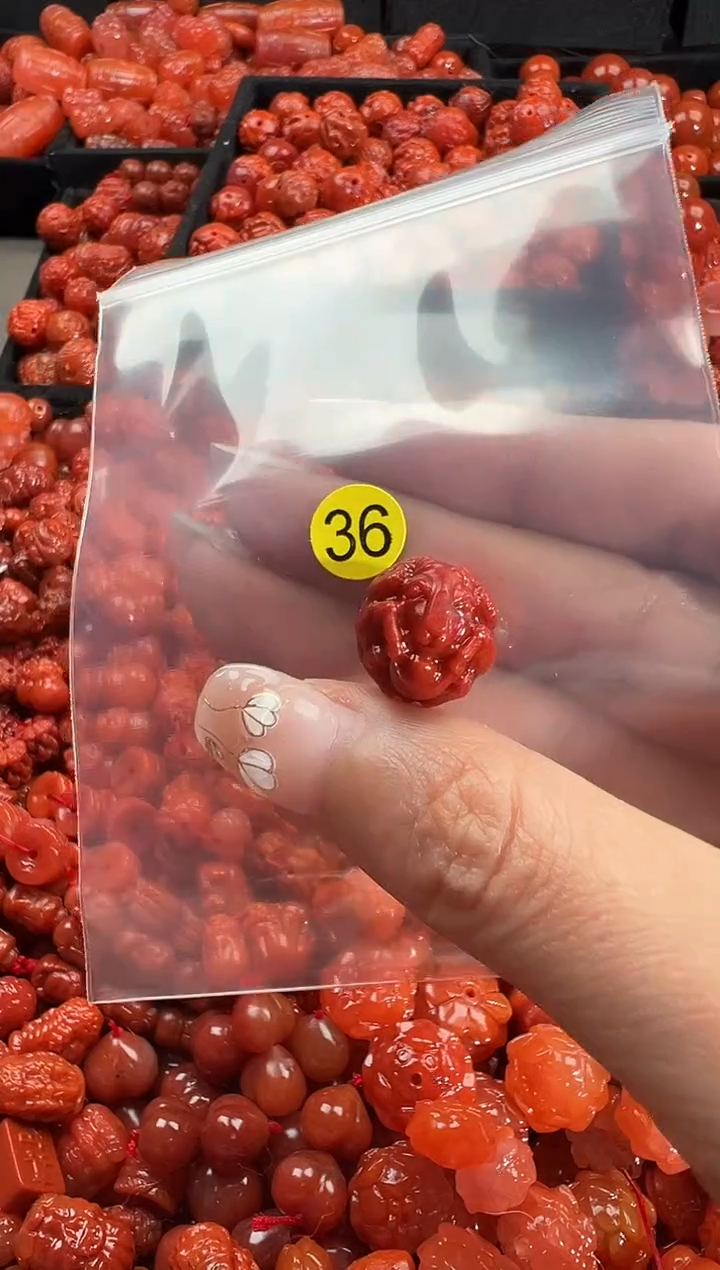 颈饰未镶嵌南红玛瑙1