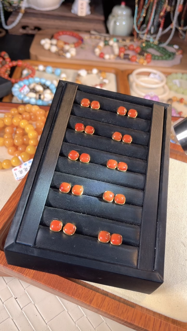 【闪购商品】南红玛瑙耳钉银S925镶嵌多样性发货其一