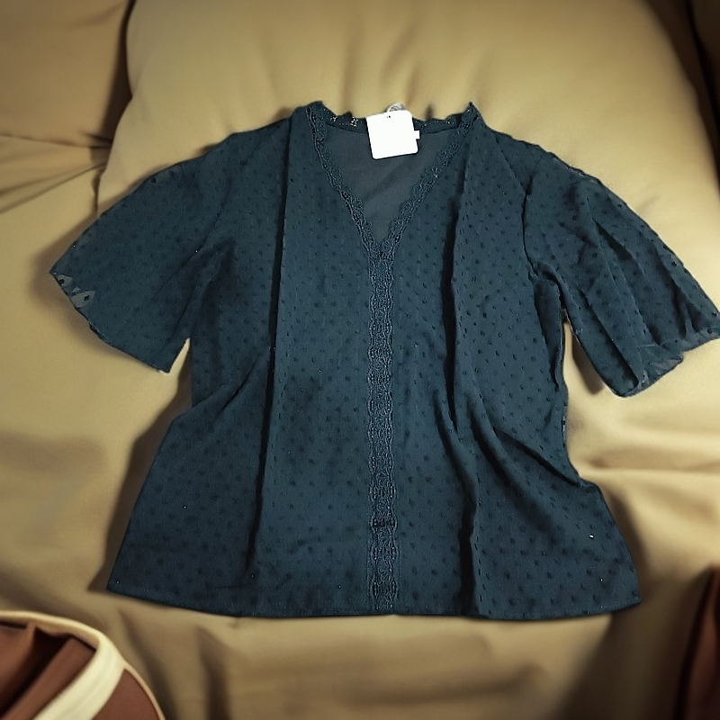 27黑色V领外贸小衫