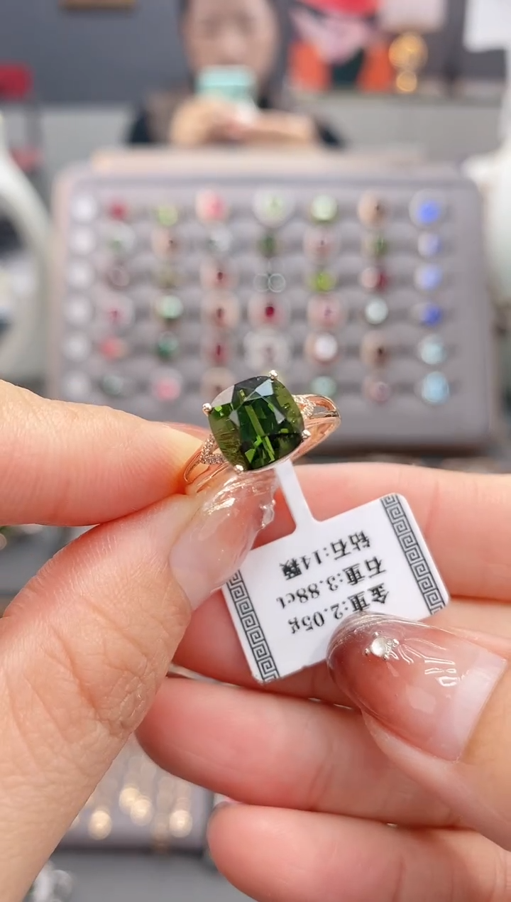 18K金镶嵌戒指碧玺3.88