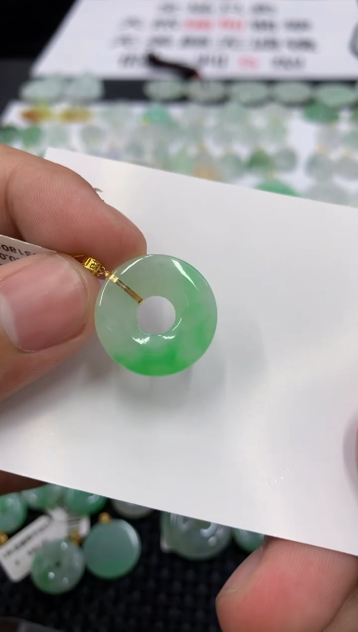 翡翠18K金镶嵌颈饰11111111111