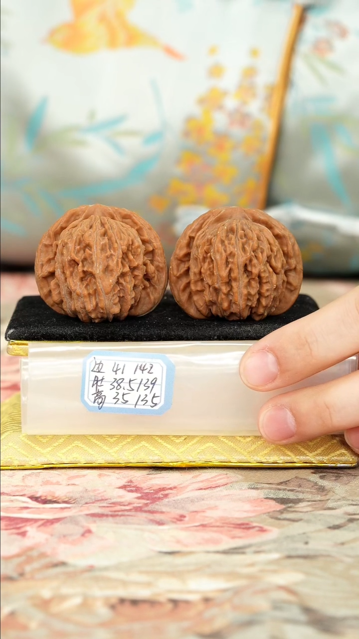 【闪购商品】文玩核桃把件一代楼