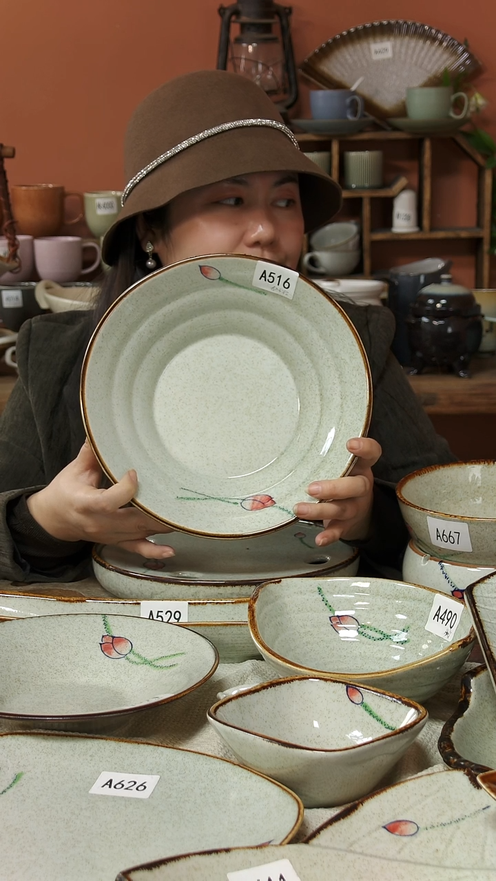 陶瓷A516一只螺纹碗手绘荷花黑点25.5*7.5可能微瑕