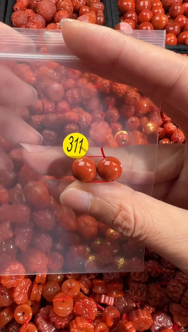 南红玛瑙未镶嵌颈饰1