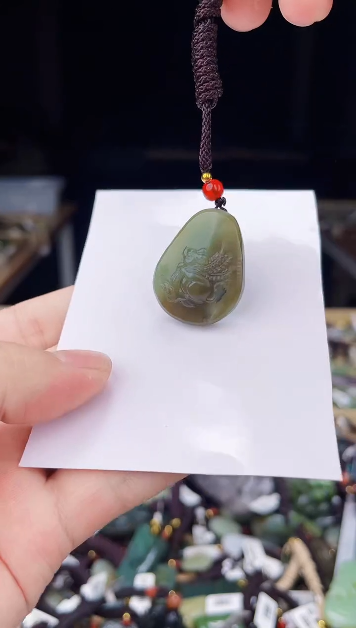 颈饰未镶嵌和田玉1