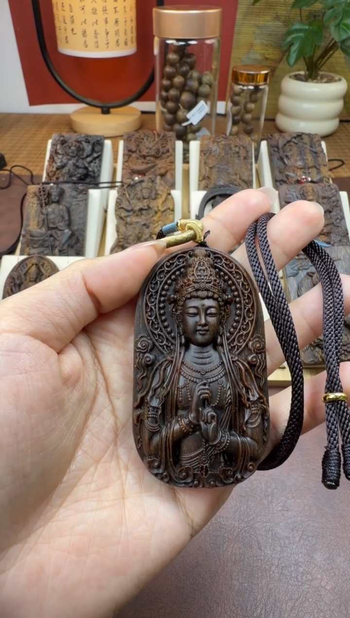 木木雕款   芽庄  合十观音   7cm 送养香瓶