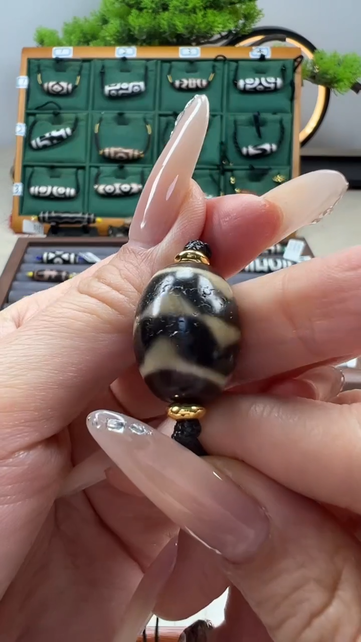 玛瑙/玉髓（覆膜）颈饰合金67微瑕随机发货