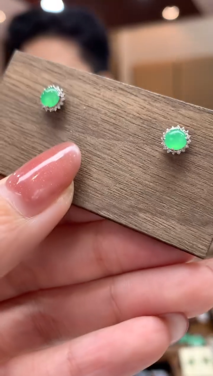 翡翠18K金镶嵌耳饰耳钉