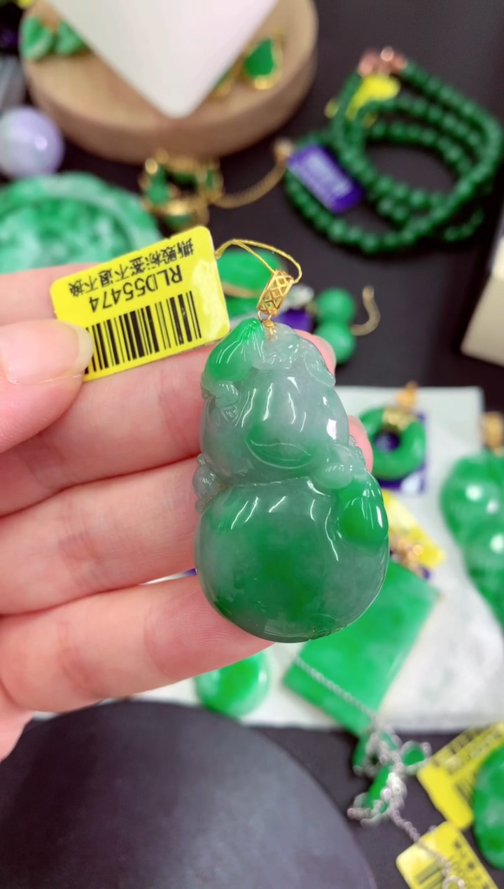 颈饰18K金镶嵌翡翠挂件