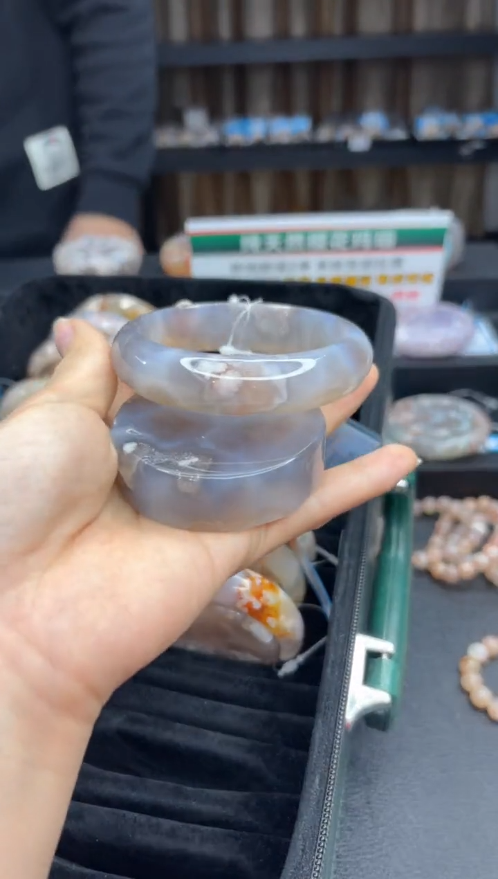 【闪购商品】石英质玉手镯未镶嵌235（63圈赠送镯心）