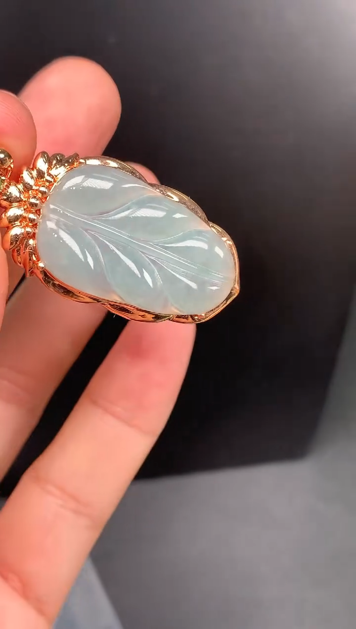 【闪购商品】翡翠颈饰18K金镶嵌叶子