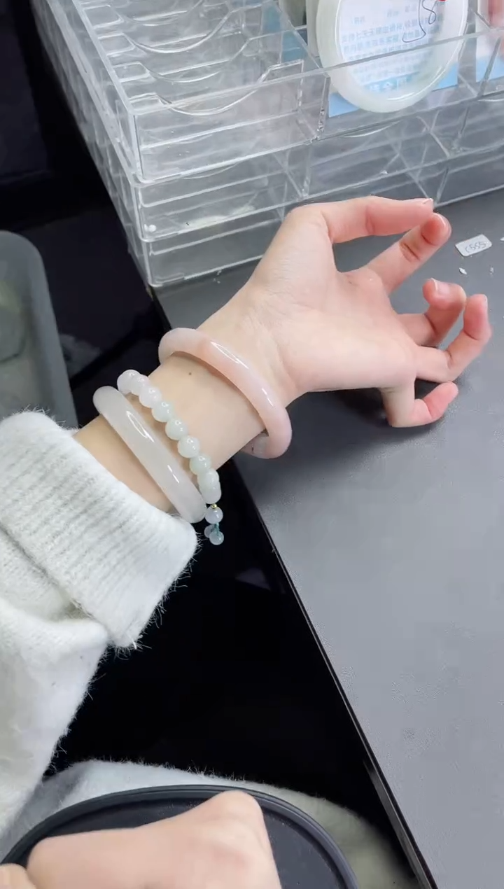 【闪购商品】石英质玉手镯未镶嵌155-56.8