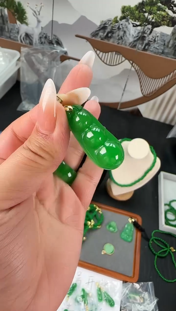 未镶嵌翡翠耳饰高货福豆吊坠