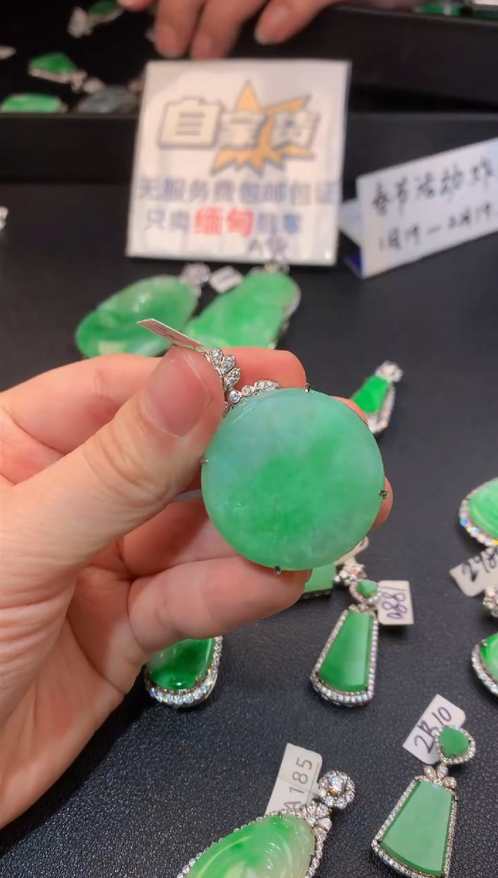 【闪购商品】翡翠颈饰银S925镶嵌翡翠