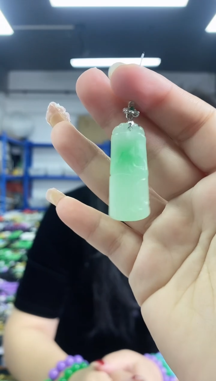 翡翠未镶嵌吊坠(不含链)多样性发其一颜色微差