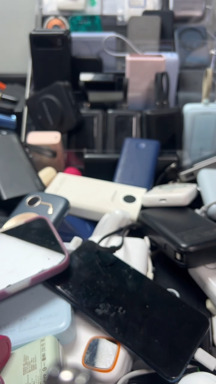 夹子款阳****露精品数据线1111