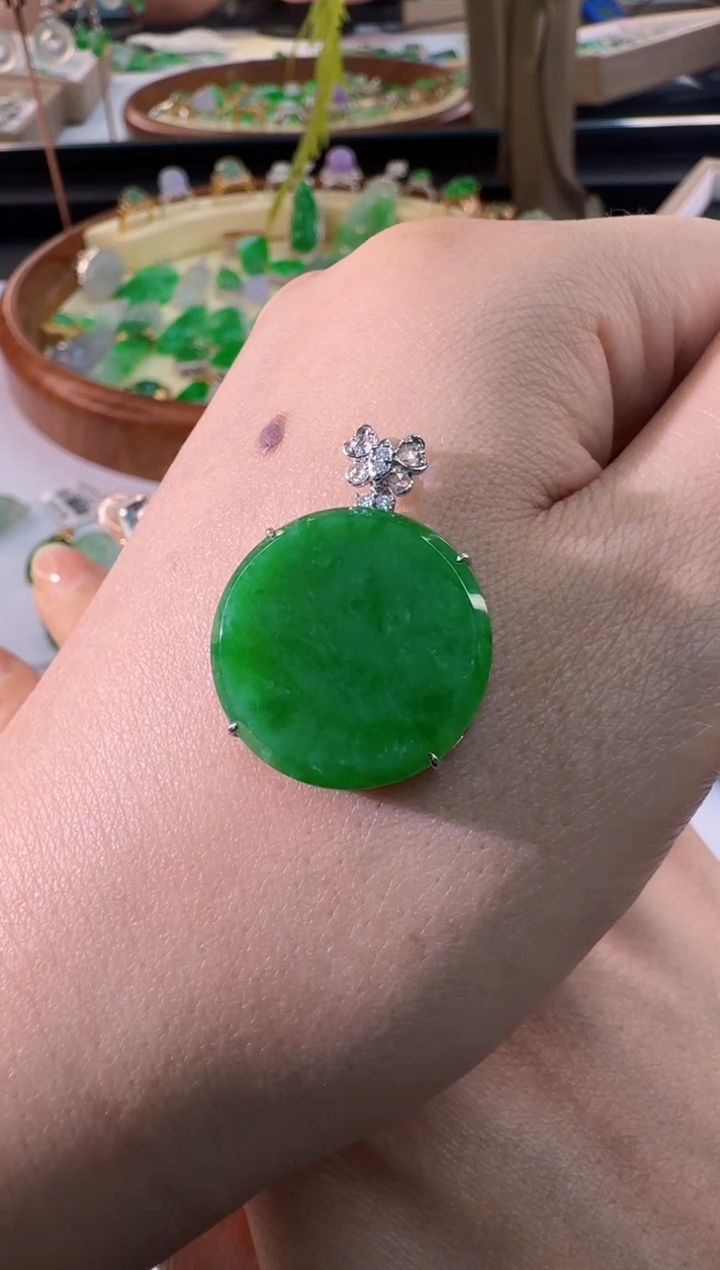 【闪购商品】翡翠颈饰18K金镶嵌缅甸翡翠A货挂件