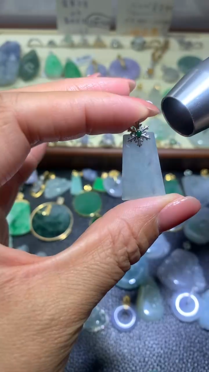 【闪购商品】翡翠颈饰18K金镶嵌097天然缅甸翡翠A货