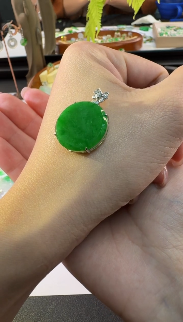 【闪购商品】翡翠颈饰18K金镶嵌缅甸A货翡翠吊坠