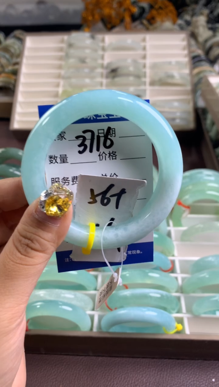 【闪购商品】蛇纹石玉手镯未镶嵌3716