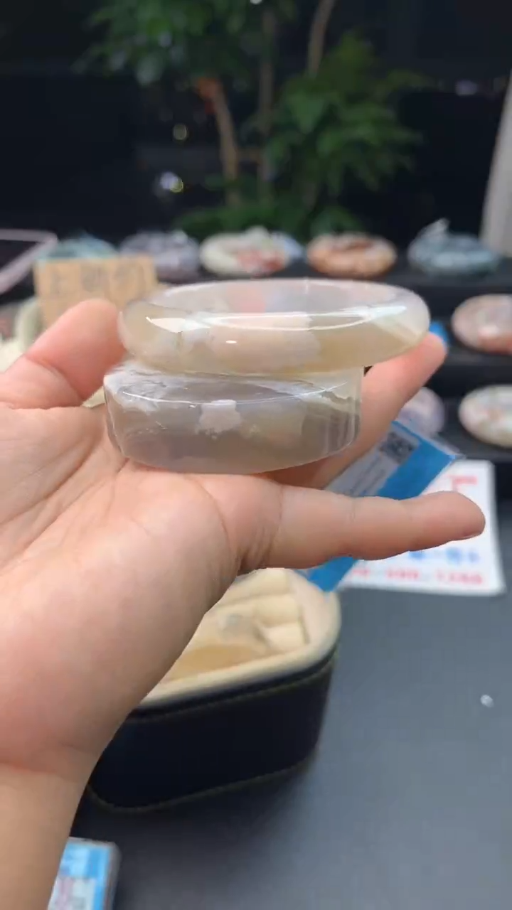 【闪购商品】石英质玉手镯未镶嵌赠送镯心（圈口60