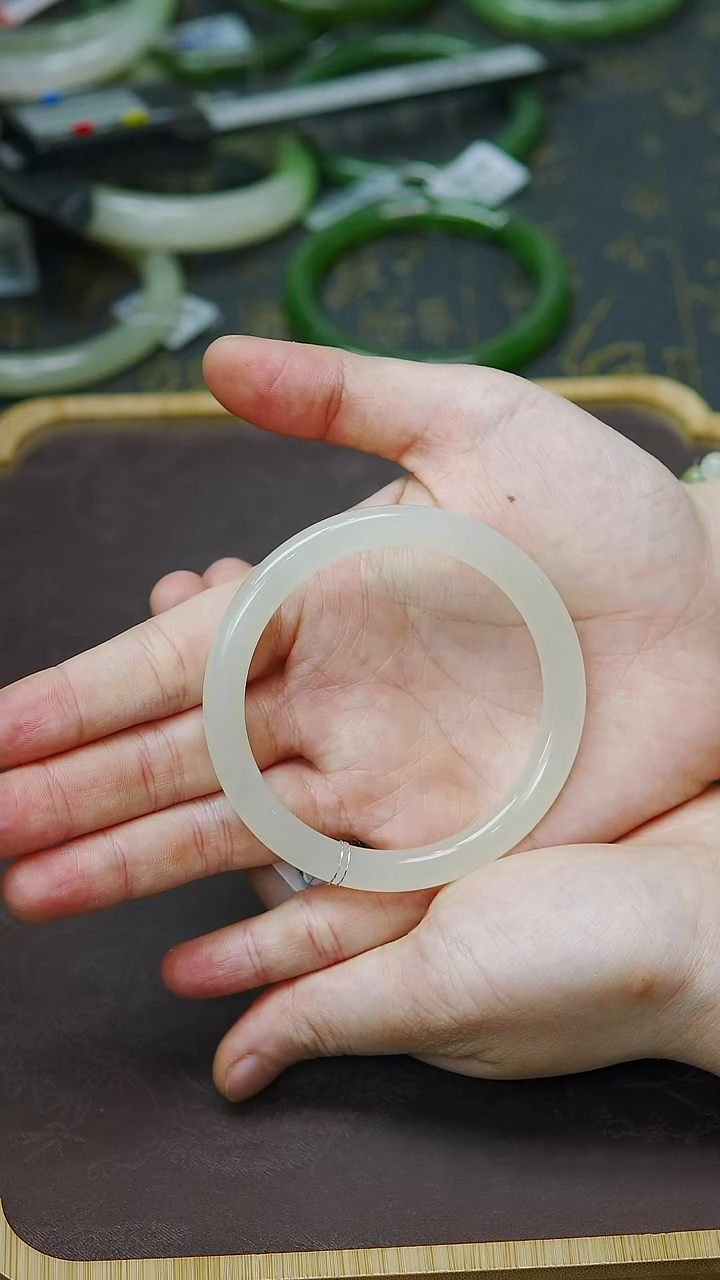 未镶嵌手镯和田玉55-56圈口冰晴白美人条