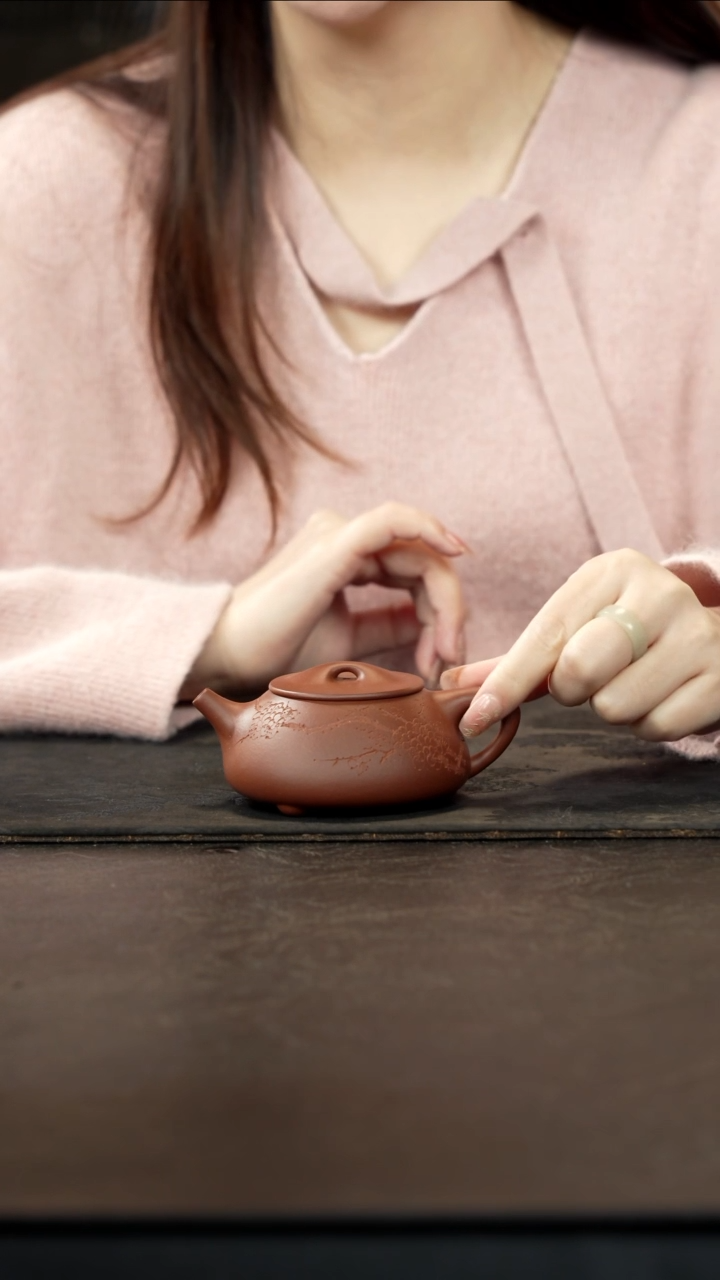 茶壶紫砂底槽青满瓢刻绘梅150cc
