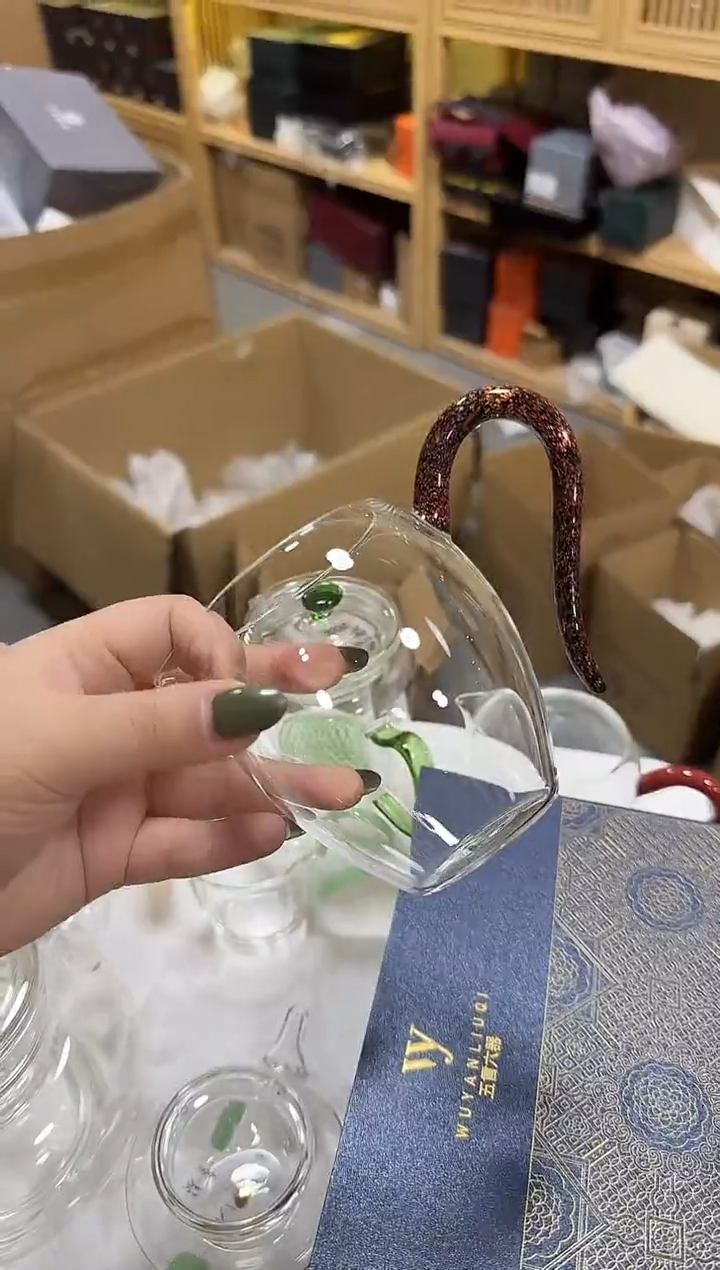 玫瑰金怡然公道杯