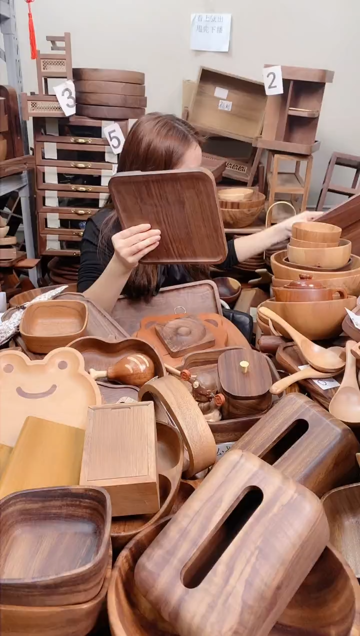 木 北美黑胡桃木带手抓槽托盘23*23*2cm   