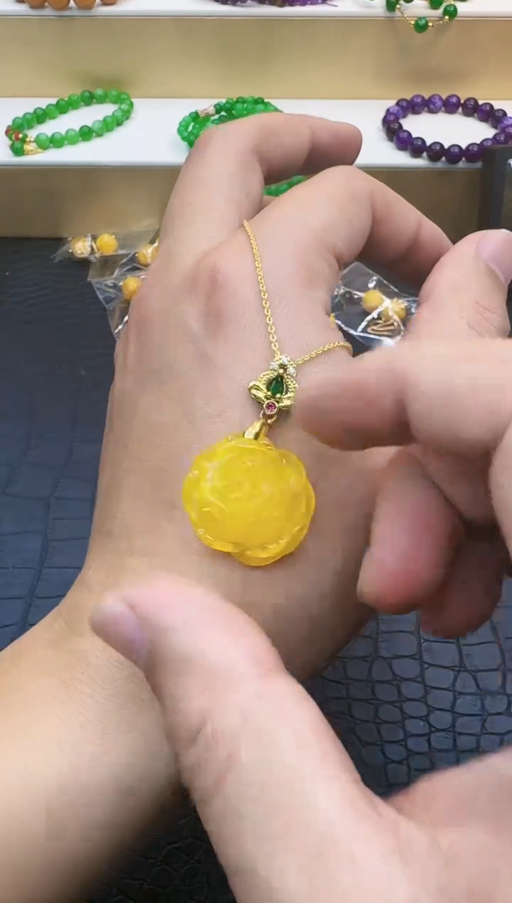 【闪购商品】蜜蜡吊坠(赠链)14K金镶嵌402