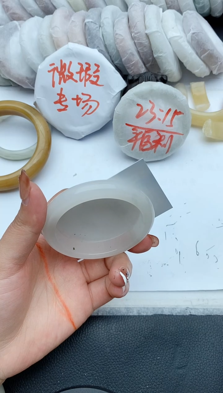 【闪购商品】石英质玉手镯未镶嵌A228+54.5